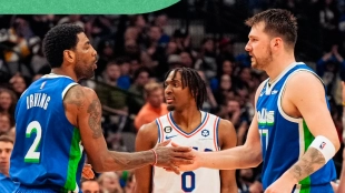 Kyrie Irving y Luka Doncic, estrellas de Dallas Mavericks.