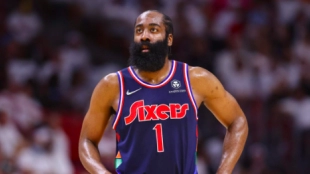 James Harden, estrella de Philadelphia 76ers.