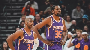 Kevin Durant, estrella de Phoenix Suns, junto a Chris Paul.
