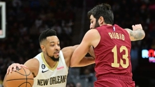 Ricky Rubio, defendiendo a CJ McCollum