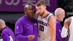 Mike Brown, entrenador de Sacramento Kings.