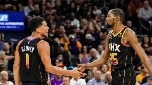 Devin Booker y Kevin Durant, estrellas de Phoenix Suns.