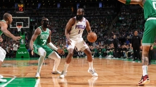 James Harden, en un partido contra los Boston Celtics