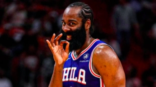 James Harden, estrella de Philadelphia 76ers.