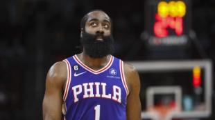 James Harden, estrella de Philadelphia 76ers.