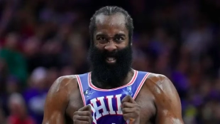 James Harden, estrella de Philadelphia 76ers.