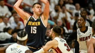 Nikola Jokic acaricia anillo. Foto: gettyimages