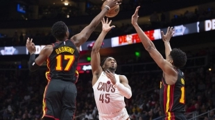 Onyeka Okongwu, taponando a Donovan Mitchell