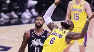 Flopping como una catedral de LeBron James. 