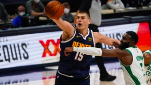 Jokic ganará mucho más que Brown. 