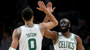 Jayson Tatum y Jaylen Brown