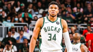 Giannis Antetokounmpo, con la camiseta de Milwaukee Bucks.