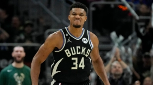 Giannis Antetokounmpo, con la camiseta de Milwaukee Bucks.