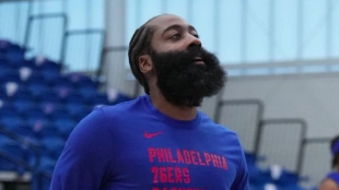 James Harden, con la camiseta de Philadelphia 76ers.