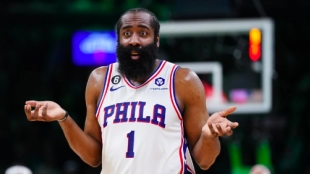 James Harden, con la camiseta de Philadelphia 76ers.