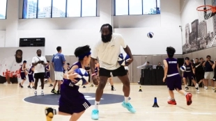 James Harden, actitud entrenamiento Sixers. Foto: gettyimages