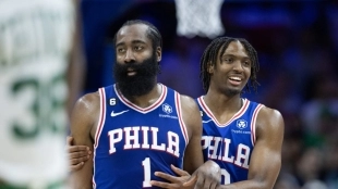 James Harden y Tyrese Maxey