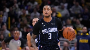 Chuma Okeke suena para Milwaukee Bucks.