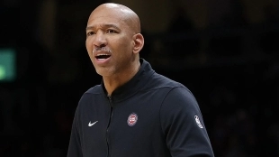 Monty Williams, entrenador de Detroit Pistons.