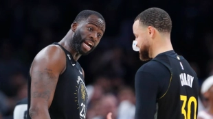 Draymond Green, junto a Stephen Curry.