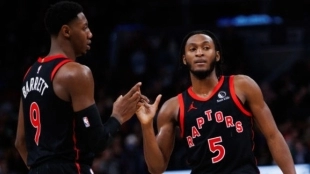 R.J. Barrett e Immanuel Quickley, jugadores de Toronto Raptors.