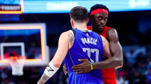 Pascal Siakam, junto a Luka Doncic. 