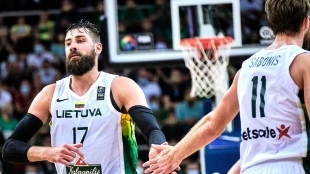 Jonas Valanciunas y Domantas Sabonis
