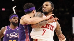 Devin Booker y Cam Whitmore