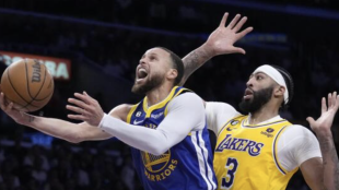 Lakers y Warriors se la juegan en estas últimas jornadas. 