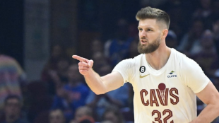 Dean Wade, jugador de Cleveland Cavaliers. 