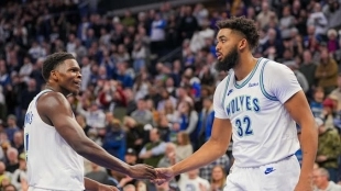 Anthony Edwards y Karl-Anthony Towns, estrellas de Minnesota Timberwolves.