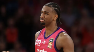 Alex Sarr, favorito al número 1 de la NBA