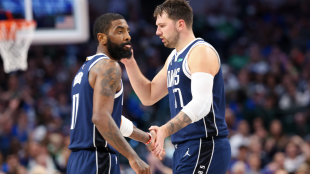 Kyrie Irving y Luka Doncic, estrellas de Dallas Mavericks. 