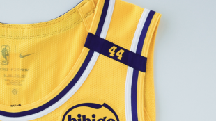 Los Angeles Lakers homenajean a Jerry West.