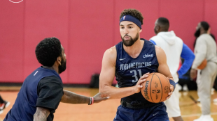 Klay Thompson in his first practice with Dallas Mavericks.