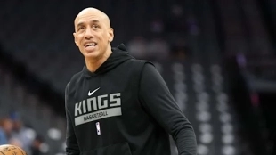Doug Christie, entrenador interino de Sacramento Kings.
