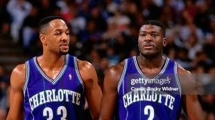 Alonzo Mourning y Larry Johnson