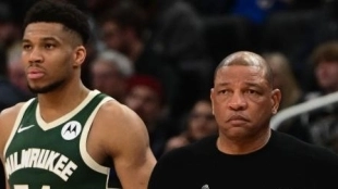 Giannis Antetokounmpo y Doc Rivers