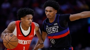 Ausar Thompson defending his twin brother Amen Thompson