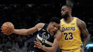 Exchange of compliments between LeBron James and Giannis Antetokounmpo.