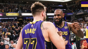 LeBron James, star of the Los Angeles Lakers, celebrates the victory with Luka Doncic.