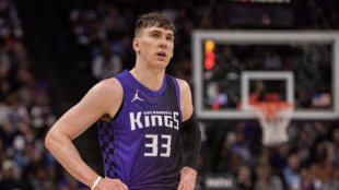 Jake LaRavia, nuevo jugador de Los Angeles Lakers.