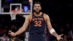 Karl-Anthony Towns, star of the New York Knicks, caught up in NBA rumors.