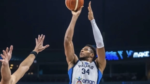 Antetokounmpo aniquila a Israel y mete a Grecia en cuartos del Eurobasket