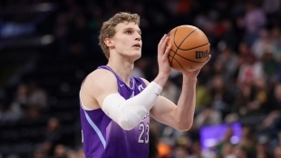 Siguen los rumores alrededor de Lauri Markkanen, que se recupera de una contusión en la muñeca