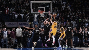 Austin Reaves vuelve a disfrazarse de Luka Doncic y LeBron James