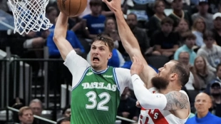 Cooper Flagg ya hace historia con Anthony Davis de guía