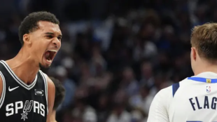 Wemby y sus Spurs pasaron por encima de Flagg y sus Mavs.