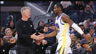 Steve Kerr y Jonathan Kuminga, mensajes. Foto: gettyimages