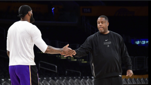 Damon Jones and LeBron James Join Los Angeles Lakers.